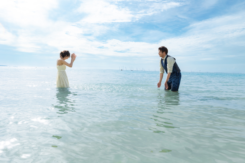 ドレスのまま海へ！インザシーで楽しむ開放感たっぷりフォト
