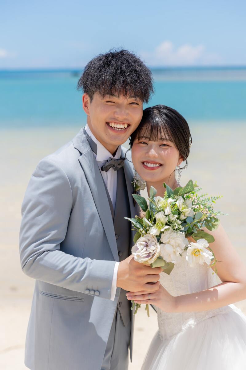 ウェディングドレスもカラードレスも！！