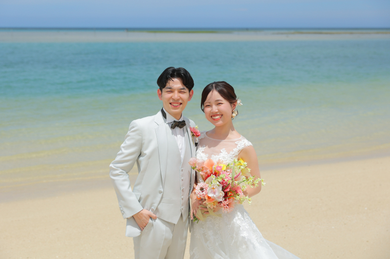【趣味×前撮り】ドレスでバスケ!?アラハビーチで叶うおふたりらしい趣味フォト