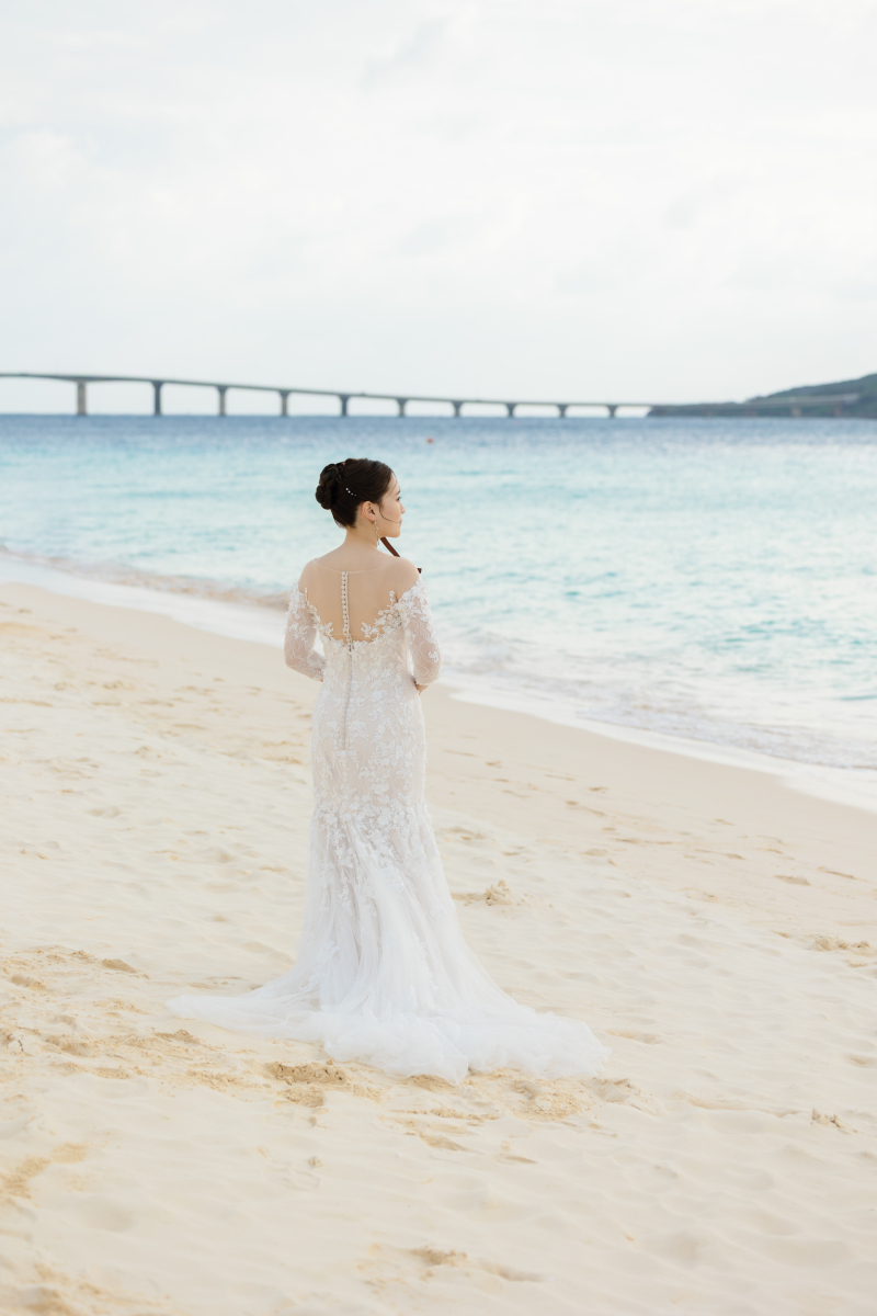西陽が差し込む夕方の宮古島ビーチ