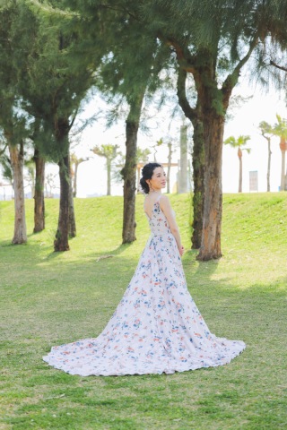 海に映える二人のコーディネート♪