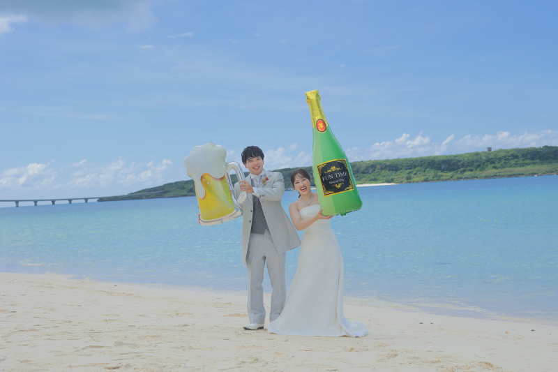 与那覇前浜ビーチでの特別なウェディングフォトセッション