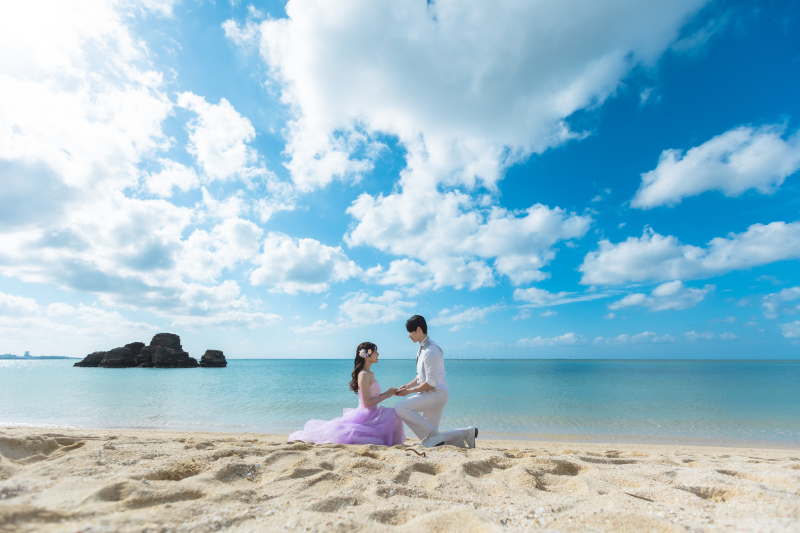 綺麗なチャペルと青い海で