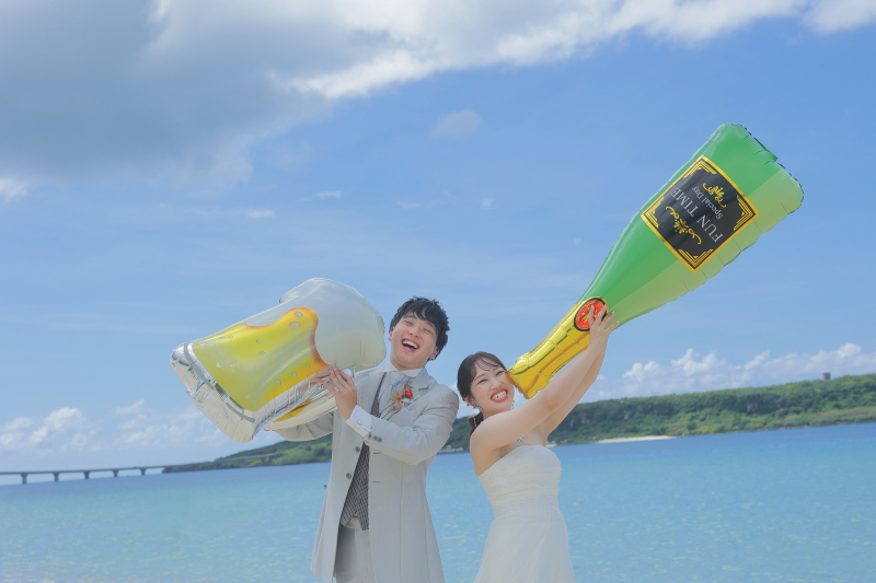 与那覇前浜ビーチでの特別なウェディングフォトセッション