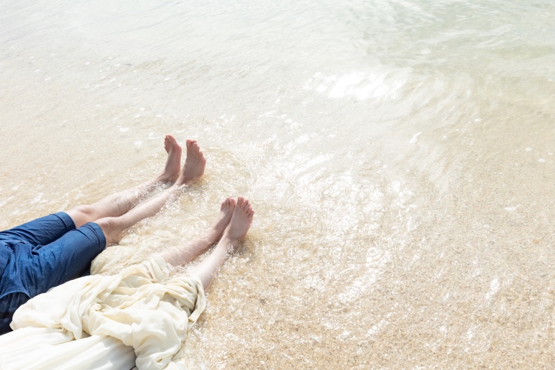 ドレスのまま海へ！インザシーで楽しむ開放感たっぷりフォト