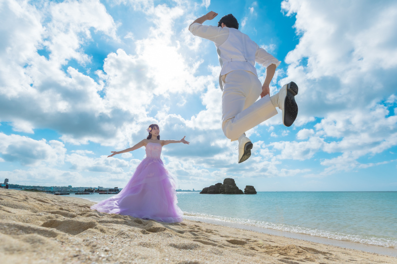 綺麗なチャペルと青い海で