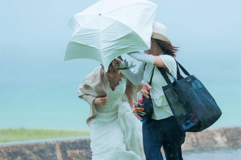 【雨の日レポ】ハプニングも思い出に!大雨スコールさえ楽しむ笑顔の撮影裏側