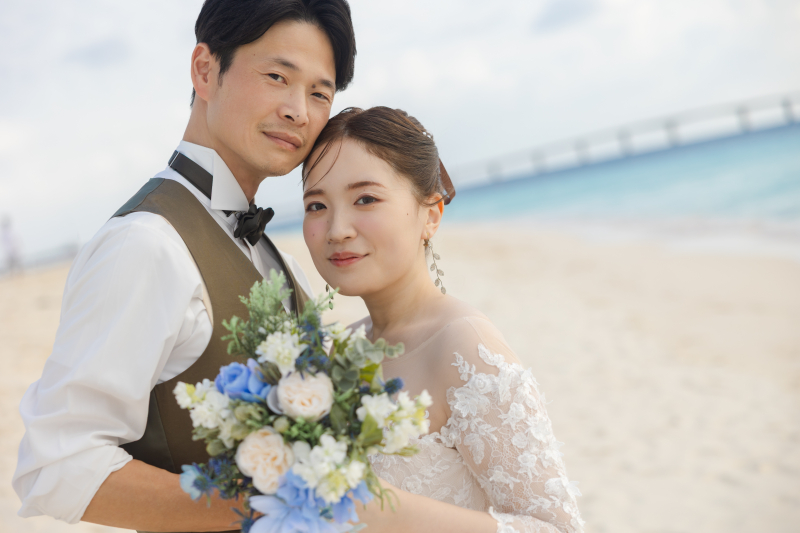 西陽が差し込む夕方の宮古島ビーチ