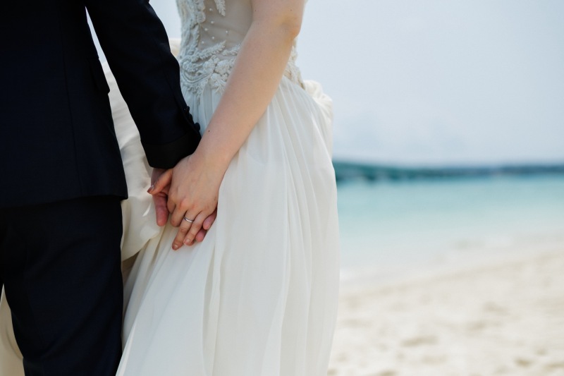 エメラルドグリーンの海に囲まれて。古宇利島で叶えるフォトウェディング