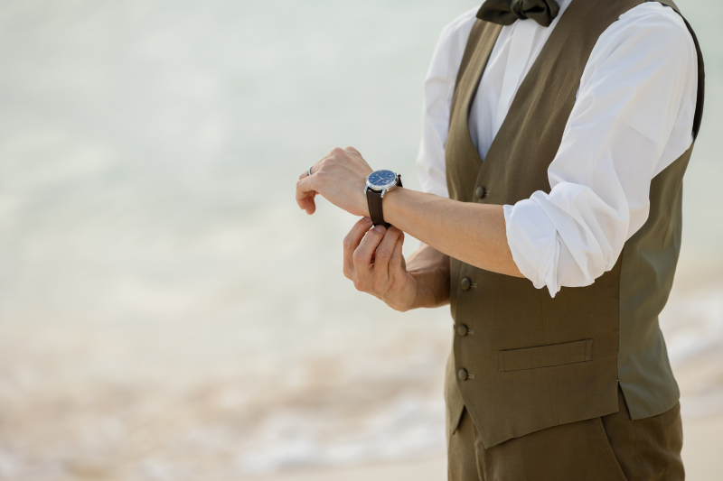 西陽が差し込む夕方の宮古島ビーチ