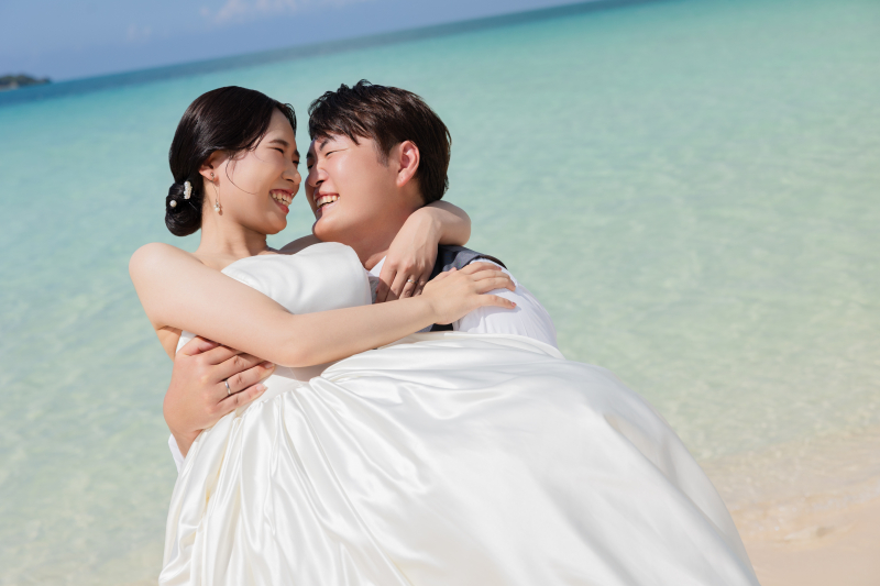 宮古島でウエディングドレスもカラードレスも!
