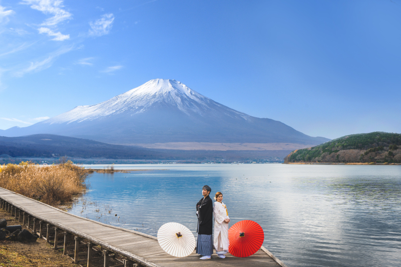 光に包まれる瞬間を!自然光が美しい山中湖のウェディングフォトとは