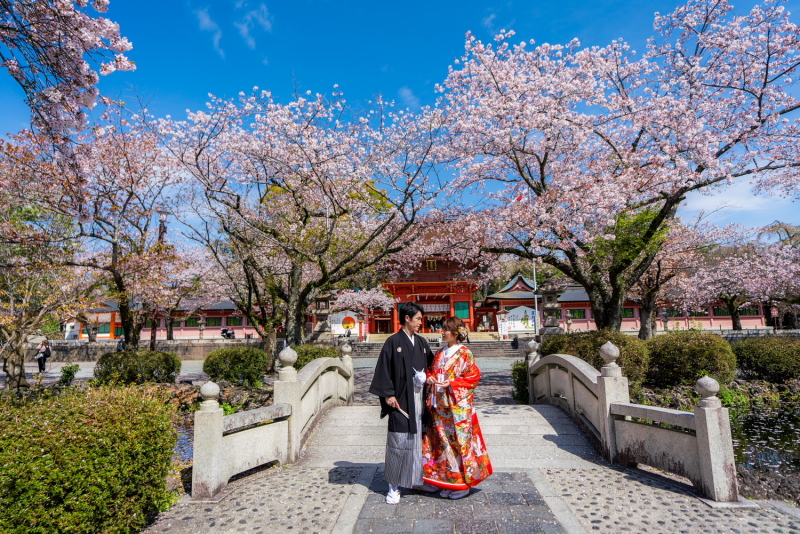 富士山を望む神前式がトピックに、富士山本宮浅間大社でのウェディングフォトとは