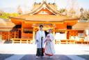 03 伝統と素敵な景観がそろう富士山本宮浅間大社でのウェディングフォト