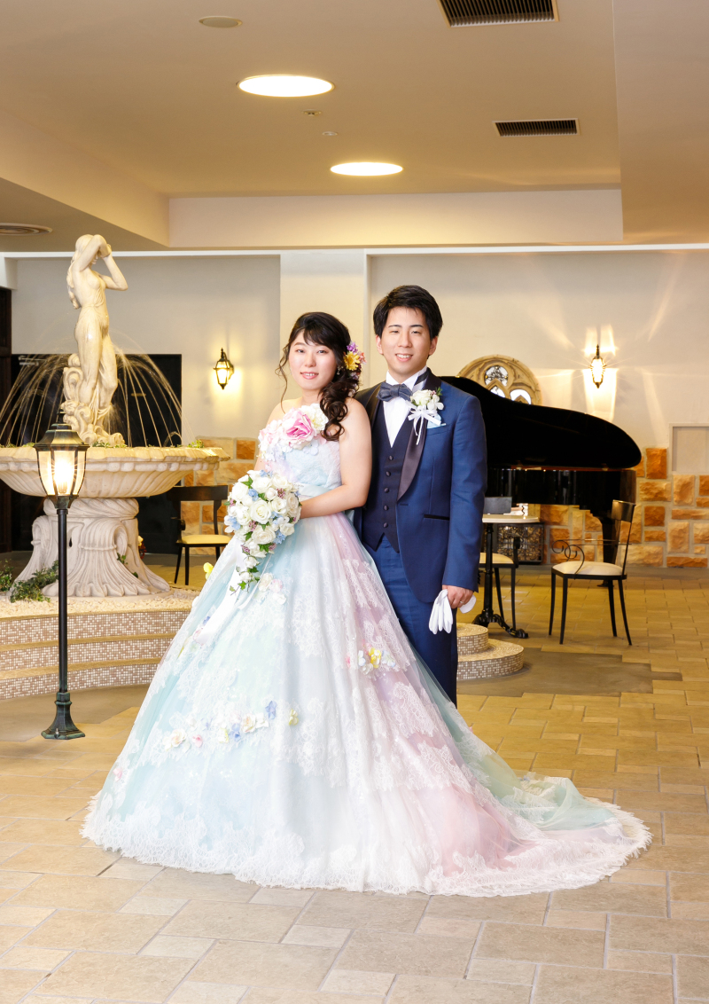 パステルカラーのドレスが素敵♪