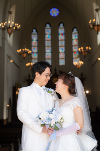 ステンドグラスをバックに・・・*