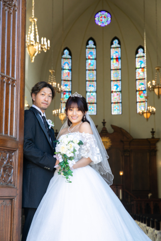 ステンドグラスをバックに・・・♡