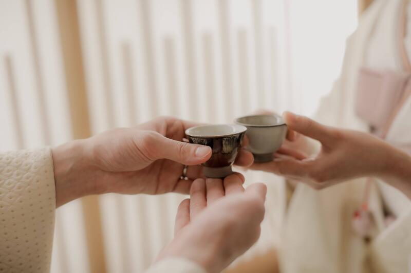 和装ショットにお酒を添えて
