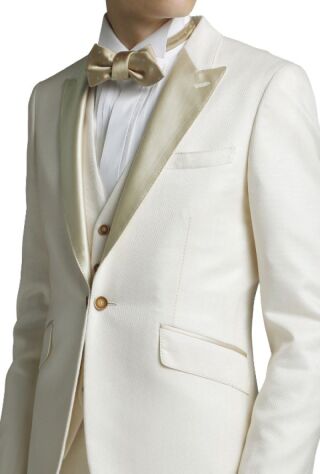 結婚式レベルのドレスやタキシードが着れちゃいます♪