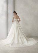 【ドレス選び方】背が低い花嫁さんオススメウエディングドレス