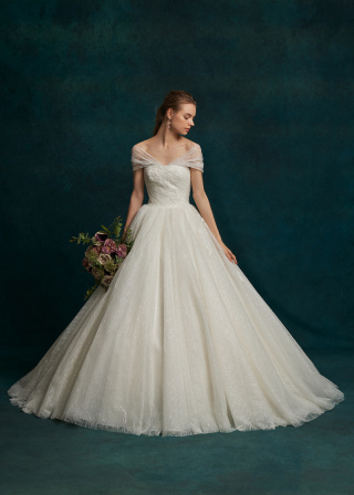 結婚式レベルのドレスやタキシードが着れちゃいます♪