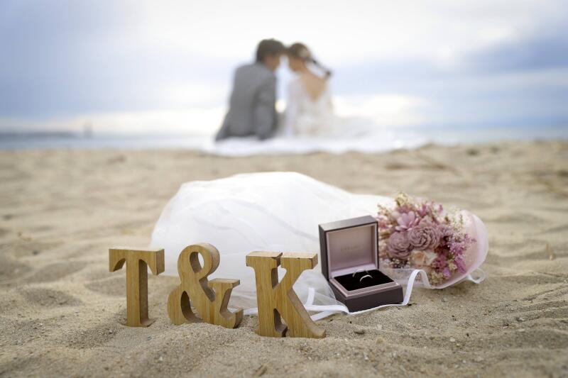 洋装撮影にさらなる彩りを！人気の持込小物10選で二人らしい一枚を