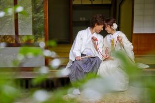 和装撮影がもっと華やかに！人気の持込小物10選で二人らしい一枚を