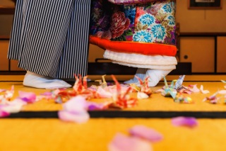 和装撮影がもっと華やかに！人気の持込小物10選で二人らしい一枚を