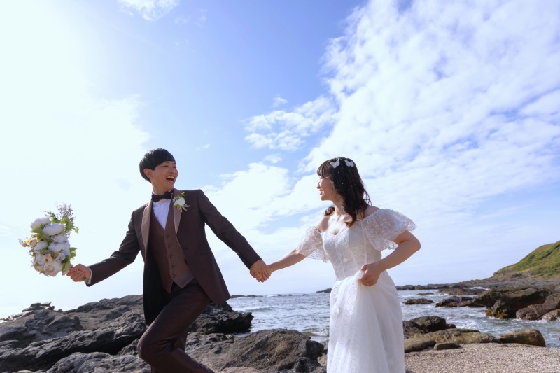 写真が苦手でも大丈夫!前撮りで「自然な笑顔」を引き出すプロのワザ