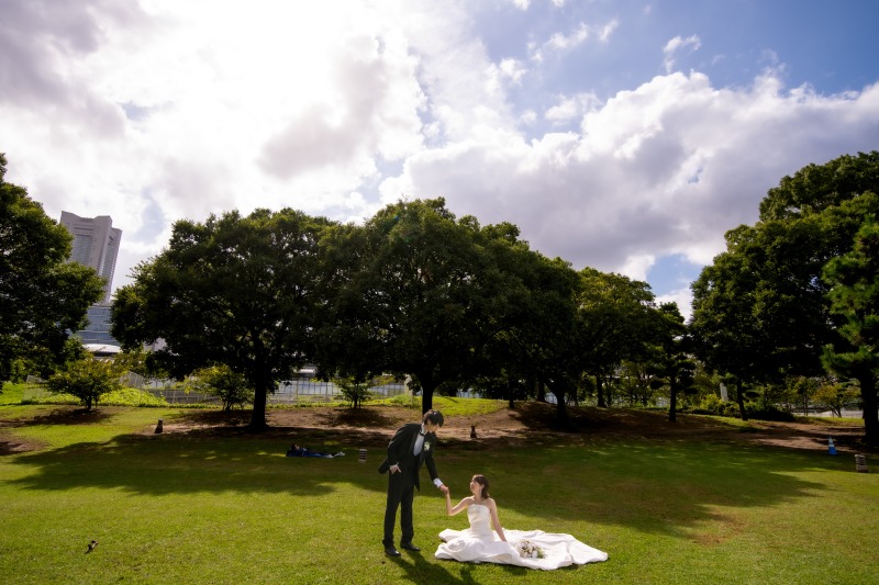 潮風と異国情緒あるドームに包まれて。山下公園の海辺前撮り