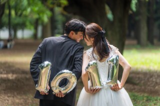 洋装撮影にさらなる彩りを!人気の持込小物10選で二人らしい一枚を