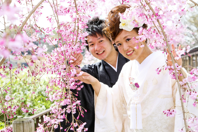 和装も洋装も、最大4着まで（白無垢＆色打掛＆白ドレス＆色ドレス）1日で撮影可！