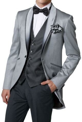 結婚式レベルのドレスやタキシードが着れちゃいます♪