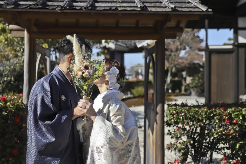 和装も洋装も、最大4着まで（白無垢＆色打掛＆白ドレス＆色ドレス）1日で撮影可！