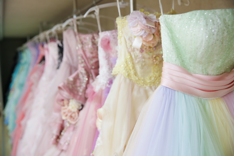 秋に着たくなる！カラードレスをご紹介&hellip;♡