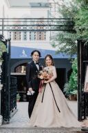 カラードレスと生花ブーケ