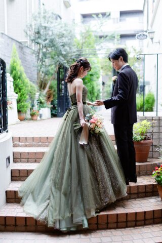 カラードレスで髪型は・・・?