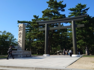 お幸せなお二人と素敵なご縁がありますよう出雲大社参拝!