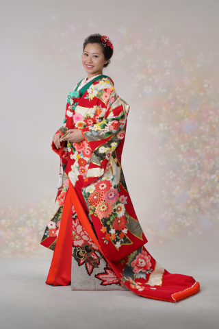 春のロケシーズンに向け、高級友禅打掛を多数入荷！金沢の風情に高級友禅打掛で！