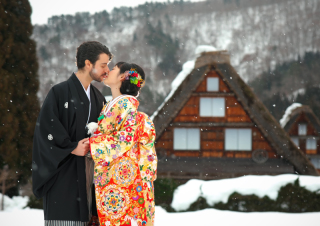 冬の撮影は雪！お薦めは白川郷！金沢から車で1時間で到着！金沢で着付けて撮影します