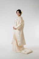 白無垢も新たに購入致しました。ラメの入ったタイプやスパンコール刺繍など