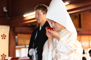 披露宴はコロナが終息後に、結婚式だけは結婚のタイミングで！神社婚プランのご紹介