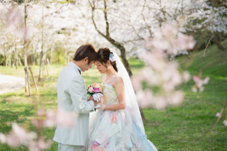 桜ロケーションフォトの紹介スライドショーに洋装ロケのご紹介も追加しました。