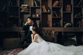 スタジオリシアンのフォトスポット【アンティーク本棚】