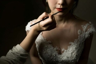 まるで挙式当日のような瞬間 ~お支度のメイクシーン~