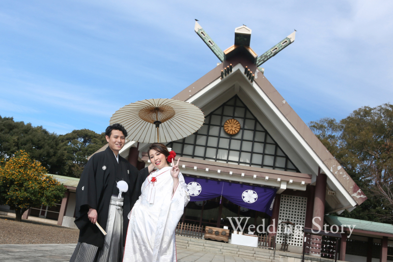 神社にて