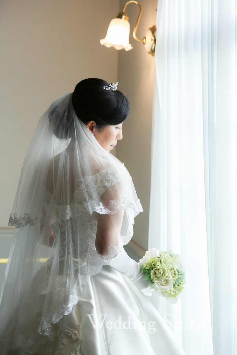 ウェディングドレスにヴェール