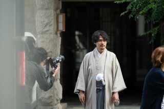 サンドベージュ色の色紋付スタイル