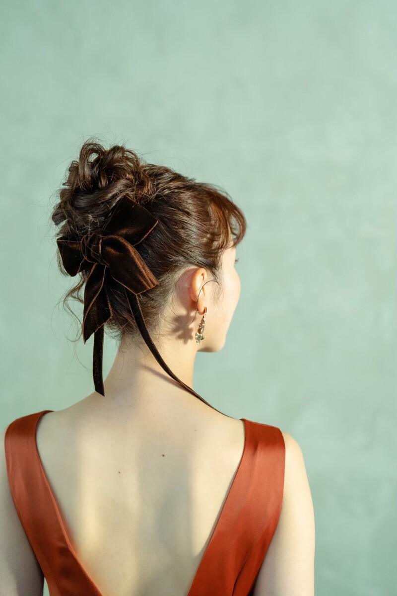 金箔を付けるヘアセット