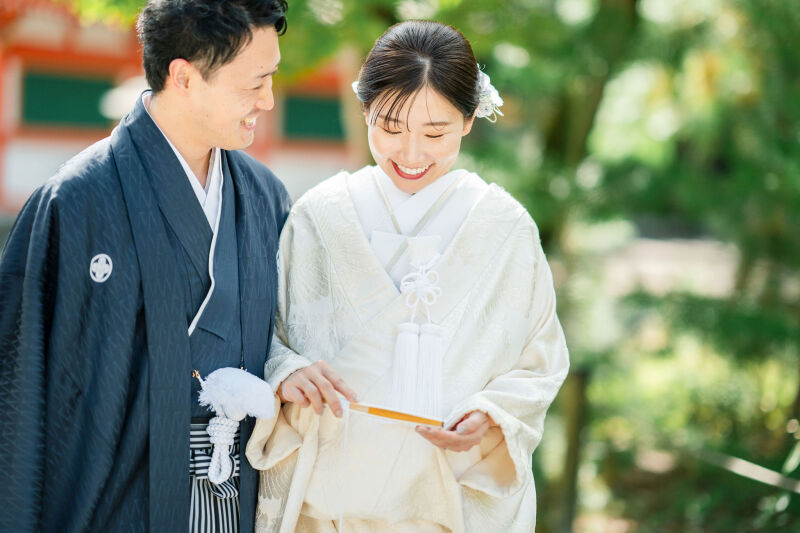 濃紺の色紋付と白無垢